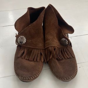 MINNETONKA SHORT BOOTS